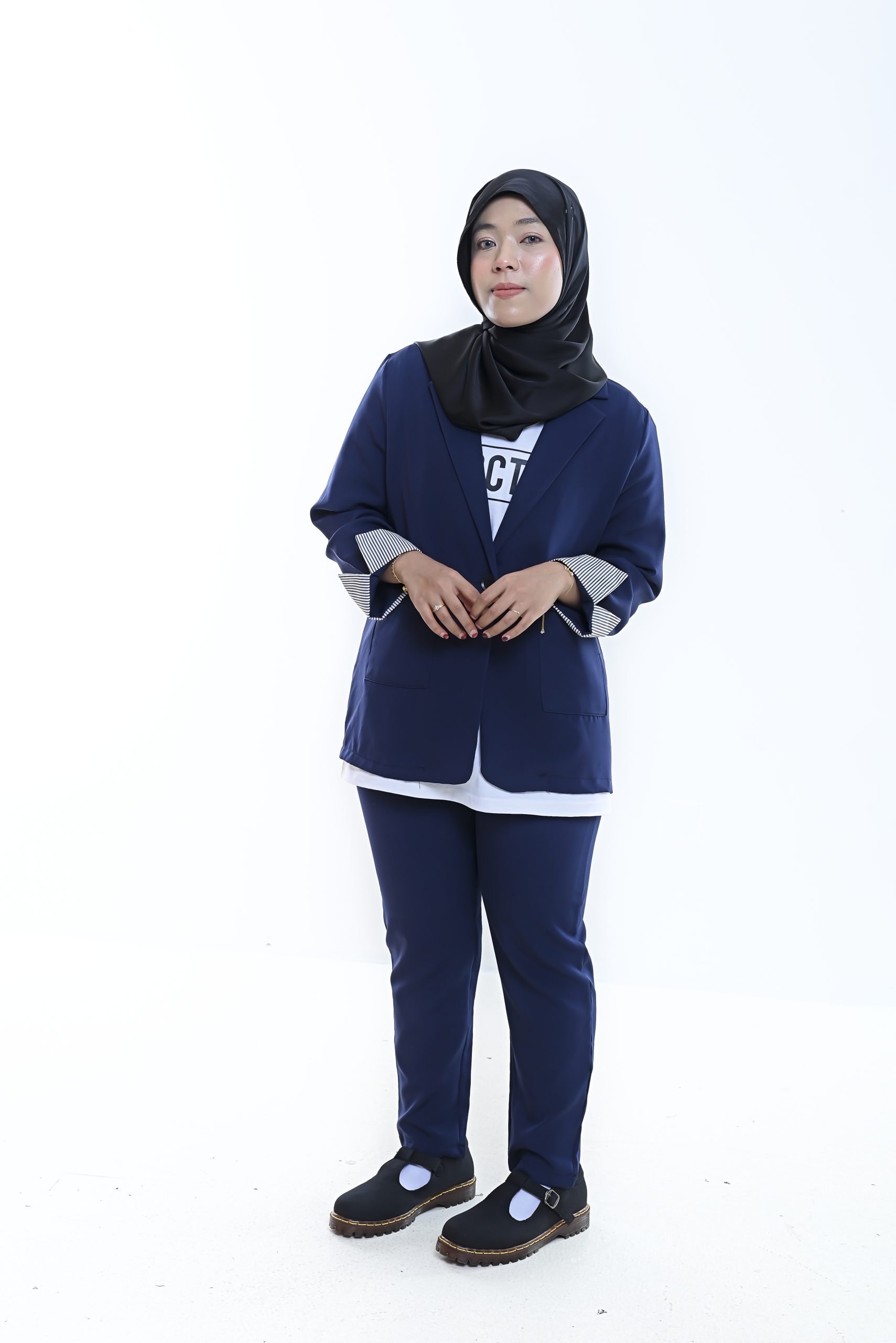 LOW CUT - Image 13